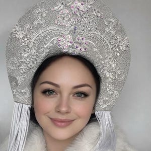 Silver Kokoshnik huvudbonad, handgjord festivalkrona, vinterunderlandets tiara, glittrande håraccessoar, brudhuvudbonad, kostymkrona