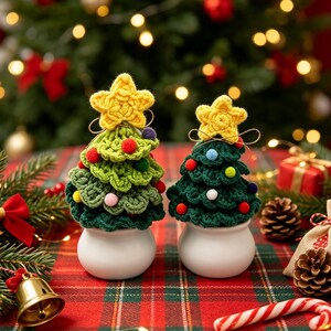 Albero di Natale all'uncinetto fatto a mano in vaso – Decorazione da scrivania in morbido filato (15 cm)