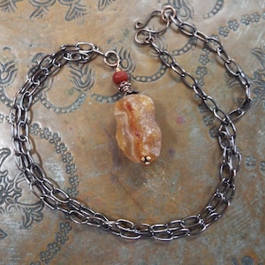 Karneol Roh Achat Halskette an Massivem Kupfer Kabel Kette Unisex Boho Rock Halskette 61cm Lange Kette mit einem 6cm Anhänger Tropfen