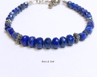 Pulseira Boho Stacker com pedras preciosas de lápis-lazúli e prata esterlina Fecho de anel de mola Pulseira de 8"