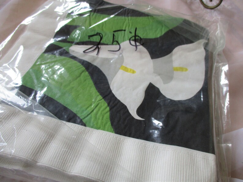 Calla Lilly Large Paper Napkins Clean and unused Eleven ...