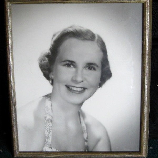 Vintage Framed 1950's  Portrait of a Beautiful Woman Framed 11 X 13 Near MINT