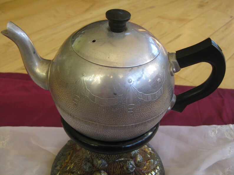 Swan Brand Aluminum Teapot Bakelite handle Raised dots ribbons Good Teapots Home & Living
