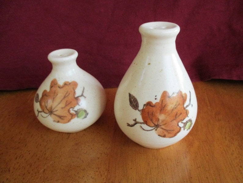 Metlox Poppytrail Woodland Gold Salt pepper shakers VERY good almost new condition Discontinued Great accent!