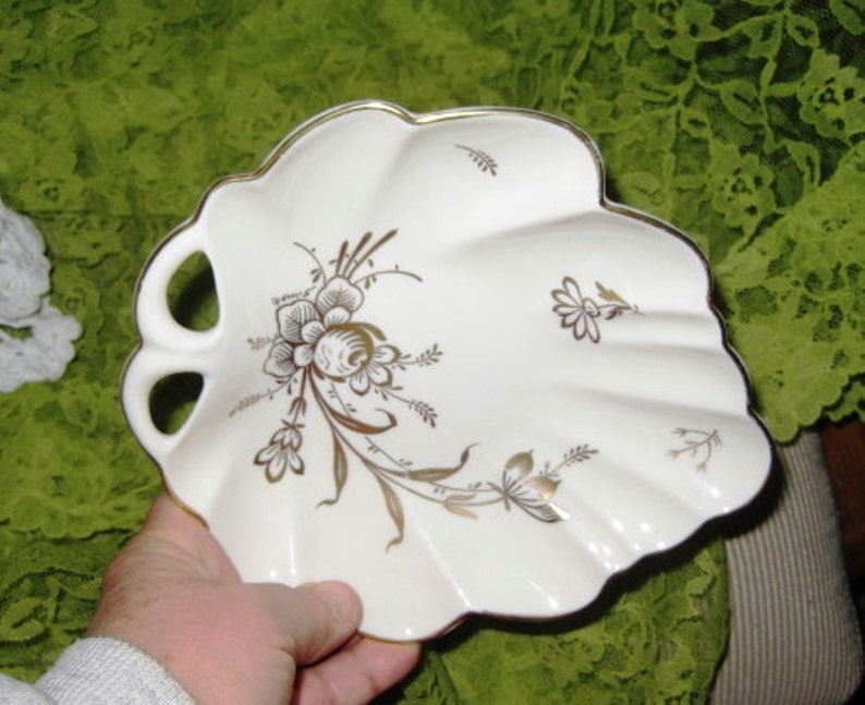 gifts under 30 women Pickard Embossed Leaf Dish Great Great condition Pickard China