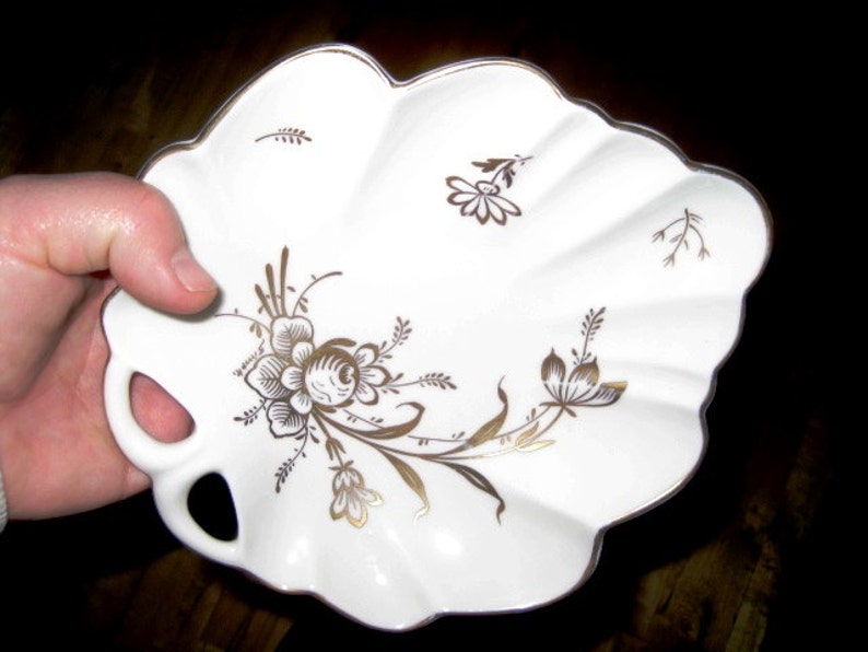 gifts under 30 women Pickard Embossed Leaf Dish Great Great condition Pickard China