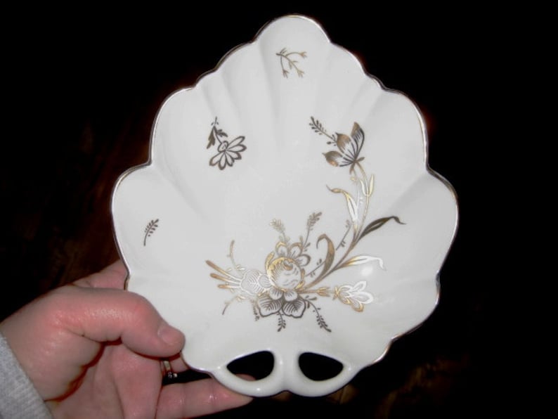 gifts under 30 women Pickard Embossed Leaf Dish Great Great condition Pickard China
