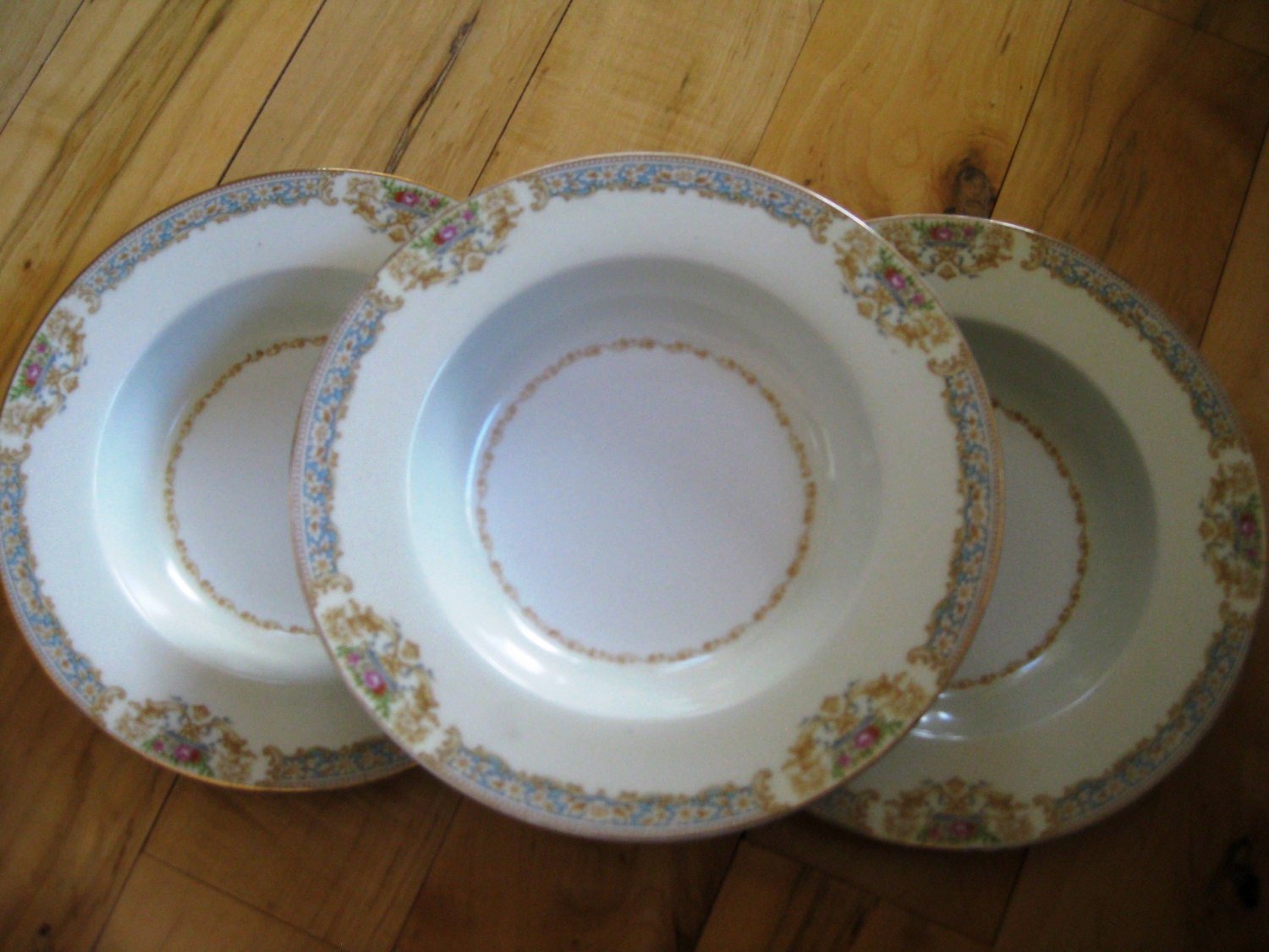 Assiettes Avec Bordure Dorée - 297 en vente sur
