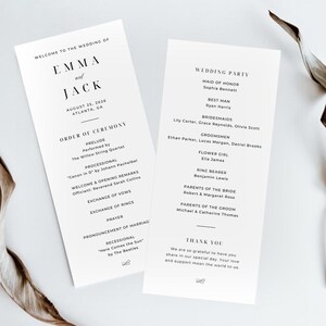 Pu&ograve; includere: Due programmi di nozze bianchi con testo nero. I programmi elencano i dettagli del matrimonio, inclusi i nomi Emma e Jack, la data e l'ordine della cerimonia. I programmi elencano anche gli invitati al matrimonio.
