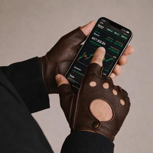 ヴィンテージレザー製フィンガーレスドライビンググローブ、パンチング加工スナップ留め、モーターサイクルスタイル