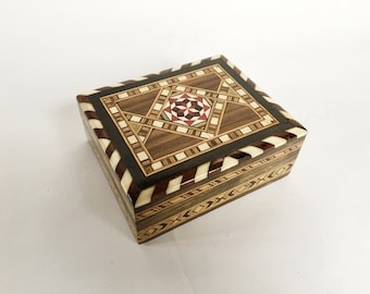 Vintage wooden inlaid casket jewellery trinket  box