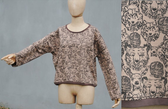 Bruine vrouw gewas trui, maat L, bier, herten, wolf, oversized trui, slouchyverliest, alternatieve kleding, korte, harten, Solmode Bruine vrouw gewas trui, maat L, bier, herten, wolf, oversized trui, slouchyverliest, alternatieve kleding, korte, harten, Solmode