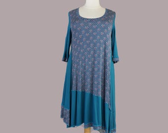 Blaues Künstlerkleid, Größe XL, Blumenkleid, Upcycled, recycelte Frau, Nähte auf links, Chaos, Öko, Unikat, Pixie-Kleid