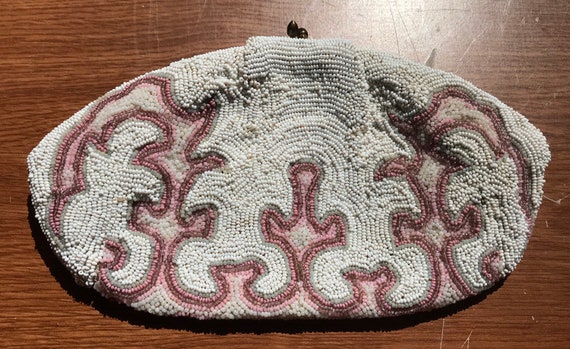 Vintage 1910 Pink and White Beaded Clutch Purse~toggle  display picture 2