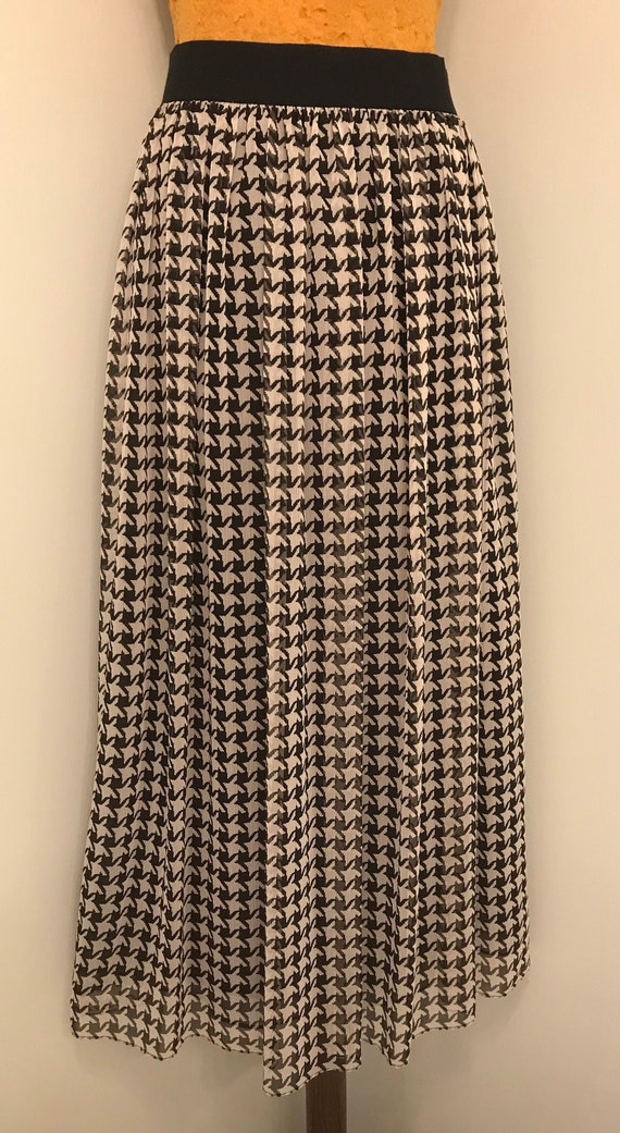 Vintage Black and White Houndstooth Print~Floor Le