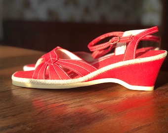 Vintage 1970s Red Hush Puppies Label Fabric Wedge~8 1/2 M