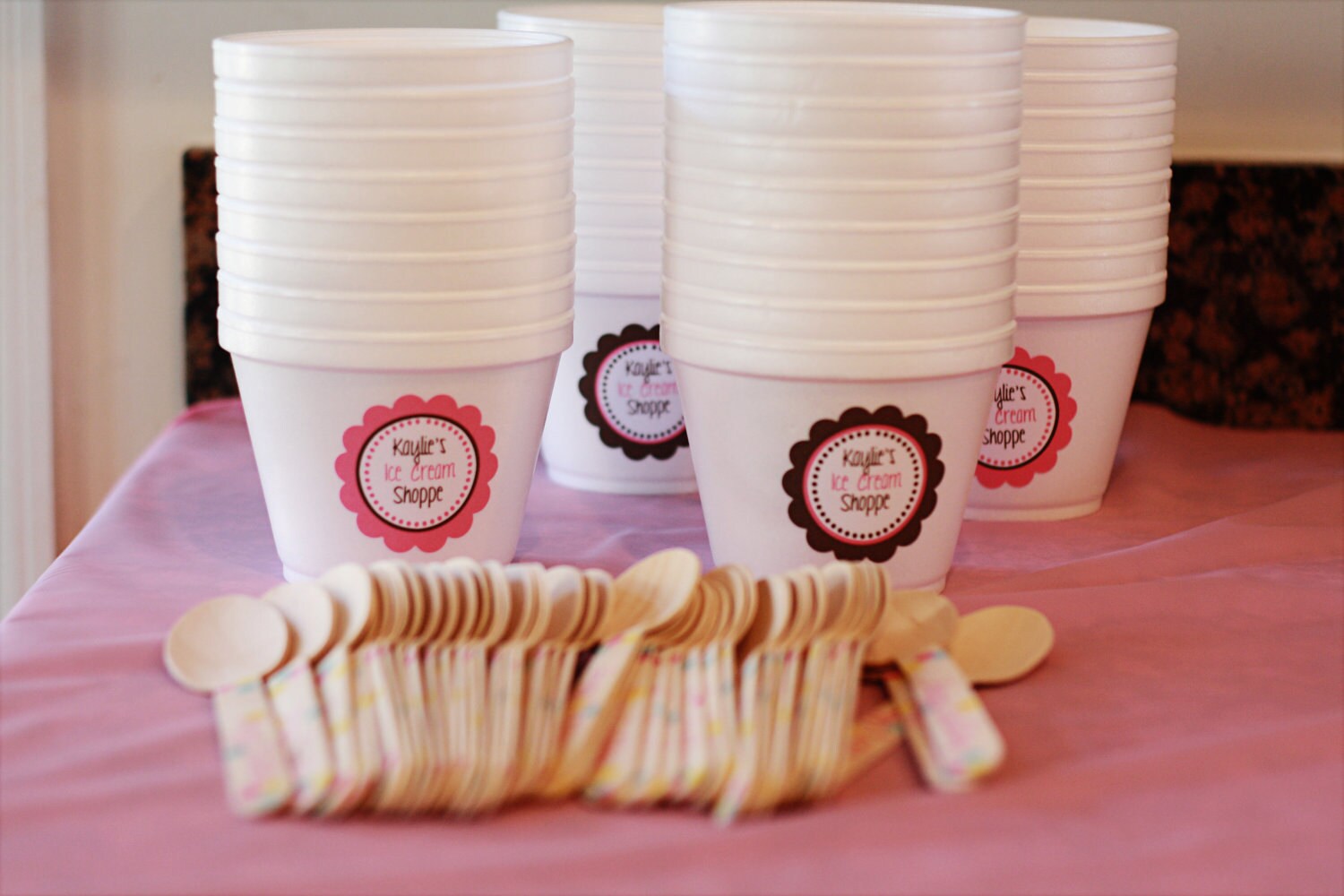 Ice cream parlour labels