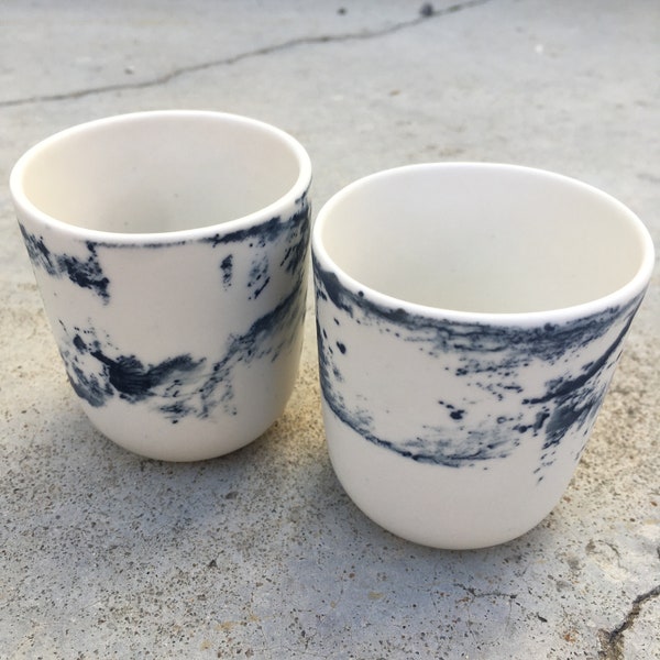 Duo de tasses artisanales en porcelaine , céramique décor noir