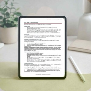 Może przedstawiać: Tablet cyfrowy wyświetlający dokument zatytułowany 03 Title I - Employment. Tekst przedstawia przepisy ADA, obejmujące wymagania pracodawcy, definicje racjonalnych usprawnień oraz interaktywny proces zapewniania zgodności w miejscu pracy.