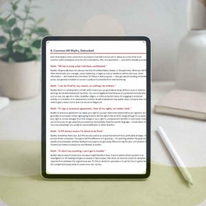 Może przedstawiać: Ekran tabletu wyświetlający dokument zatytułowany 8. Common HR Myths, Debunked. Tekst zawiera mity i fakty dotyczące poufności w miejscu pracy, zatrudnienia, umów o rozwiązaniu stosunku pracy oraz planów poprawy wyników pracowników.
