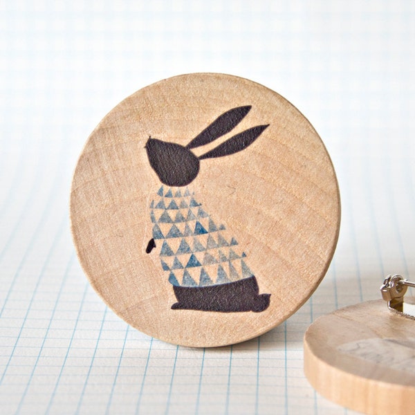 Illustré broche en bois - Lapin
