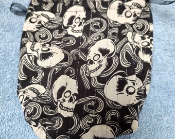 Tarot Card Pouch Cotton Bag Magic the Gathering, Gaming Dice Bag, Black and White Skulls