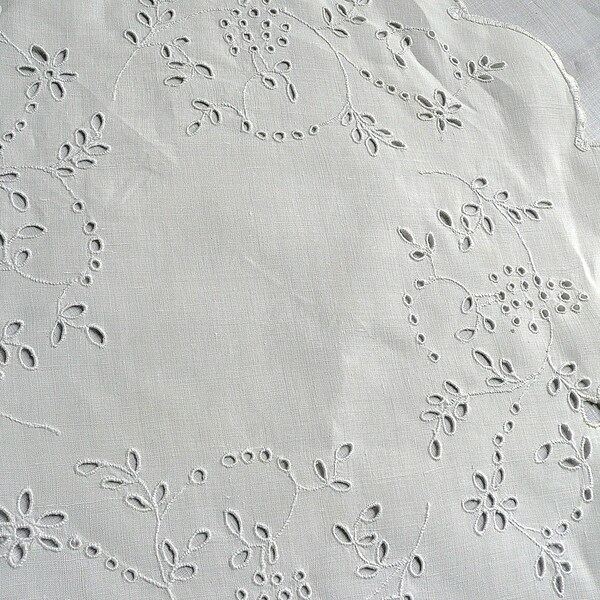 Antique Table Cover - Antique White Cutwork Lace Doily - Scalloped Centrepiece Doily - Tabletopper - Eyelet Lace Doily - Wedding Decor