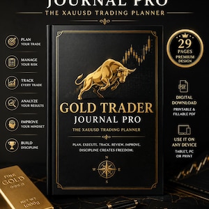 Op de afbeelding: Een zwarte Gold Trader Journal Pro trading planner met gouden tekst en een gouden stierafbeelding. De kaft bevat een kompas, candlestick grafiek en de tekst: Plan. Execute. Track. Review. Improve. Discipline creates freedom. Inclusief gouden pen.