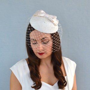 BREA - Silk Bridal Pillbox Hat with Bow and Birdcage Veil - 50s wedding hat - Christening Hat - Ivory Fascinator - Bridal Hat with Veil