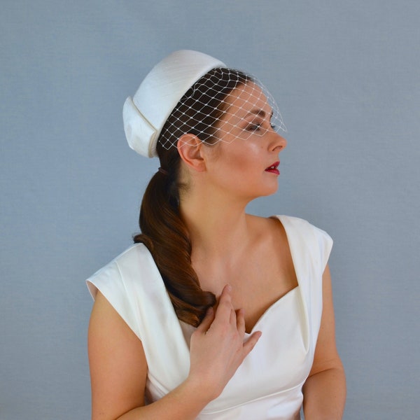 50s Inspired Silk Bridal Pillbox Hat with Bow  - White Bridal Pillbox Hat - Wedding Hat - Ivory Pillbox Hat - Bridal hat - Jackie O Hat