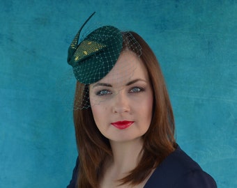 RAINA - Bottle Green Felt Pillbox Hat with Gold Details - Green Fascinator - Green Pillbox Hat - Green Cocktail Hat - Bottle Green Hat