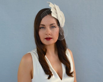 Ivory Felt Fascinator with Pearls and Removable Birdcage Veil - Ivory Fascinator - Bridal Fascinator - Ivory Fascinator Hat- Removable Veil