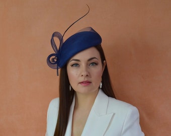 FATIMA Navy Blue Pillbox Hat with Quill - Navy Pillbox Hat - Navy Cocktail Hat - Races Hat - Navy Fascinator Hat - Wedding hat - Fascinator