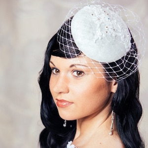 White Bridal Pillbox Hat with Birdcage Veil - Bridal Fascinator - White Wedding Hat - Cocktail Hat - Birdcage veil Fascinator - Pillbox Hat