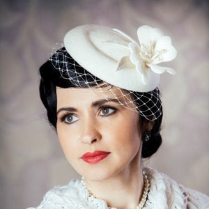 Elegant Bridal Pillbox Hat with Birdcage Veil - 50s wedding hat - Bridal Headpiece - Christening Hat - Veil Fascinator - Bridal Fascinator