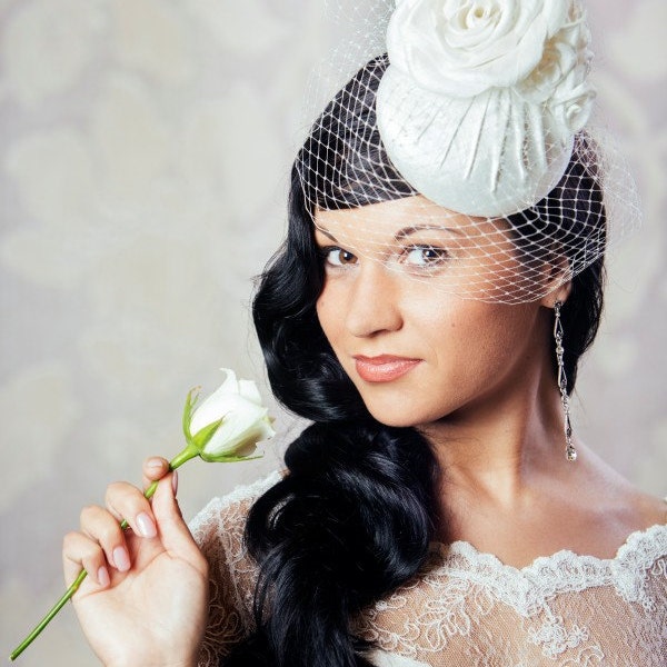 Ivory Bridal Pillbox Hat with Birdcage Veil  - White Bridal Fascinator with Veil - Cream Wedding Hat - Vintage Wedding - Couture Wedding hat