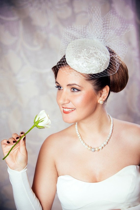 Cream Bridal Hat with Pearl Details Ivory Lace Bridal Hat: Creamy Wedding Church Hat With Pearls  main image 3