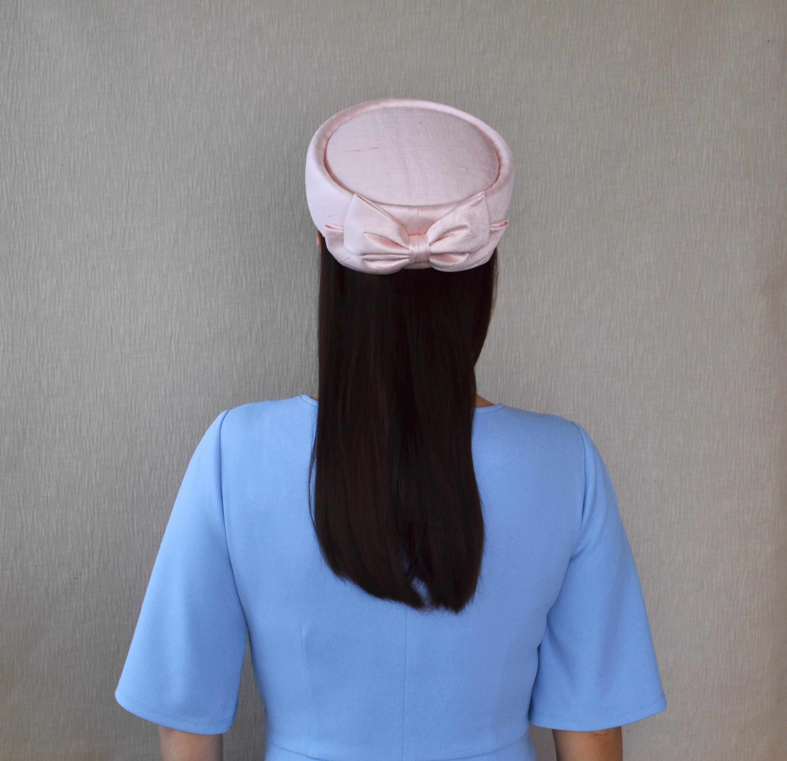 Silk Pillbox Hat With Bow - ROSALYNN – Pink Pillbox Hat  display picture 1