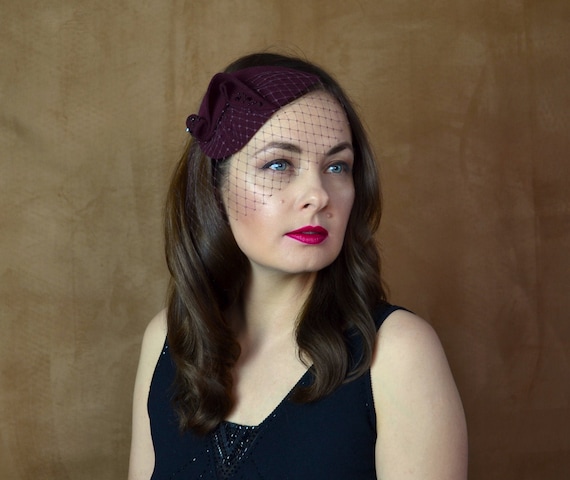 Burgundy Felt Teardrop Fascinator With Birdcage Veil - Red  display picture 3