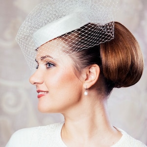 Classy Bridal Hat MATHILDA - Silk Bridal Pillbox Hat with Birdcage Veil - Bridal Hat - White Pillbox Hat - Bridal Fascinator - 50s hat