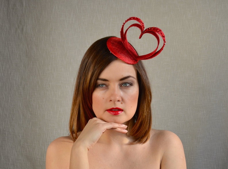 Fascinator cuore rosso cremisi Cappello da cocktail rosso San Valentino Cappello da sposa Fascinator crema immagine 1