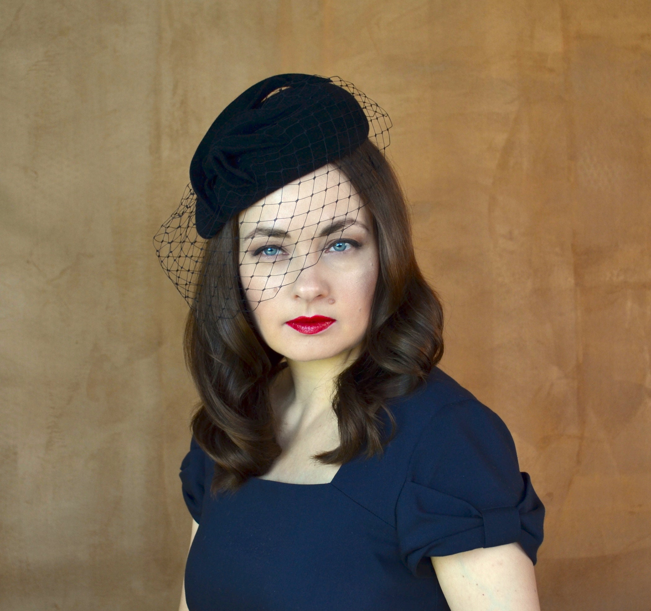Black Velour Felt Pillbox Hat With Birdcage Veil - Black  display picture 2