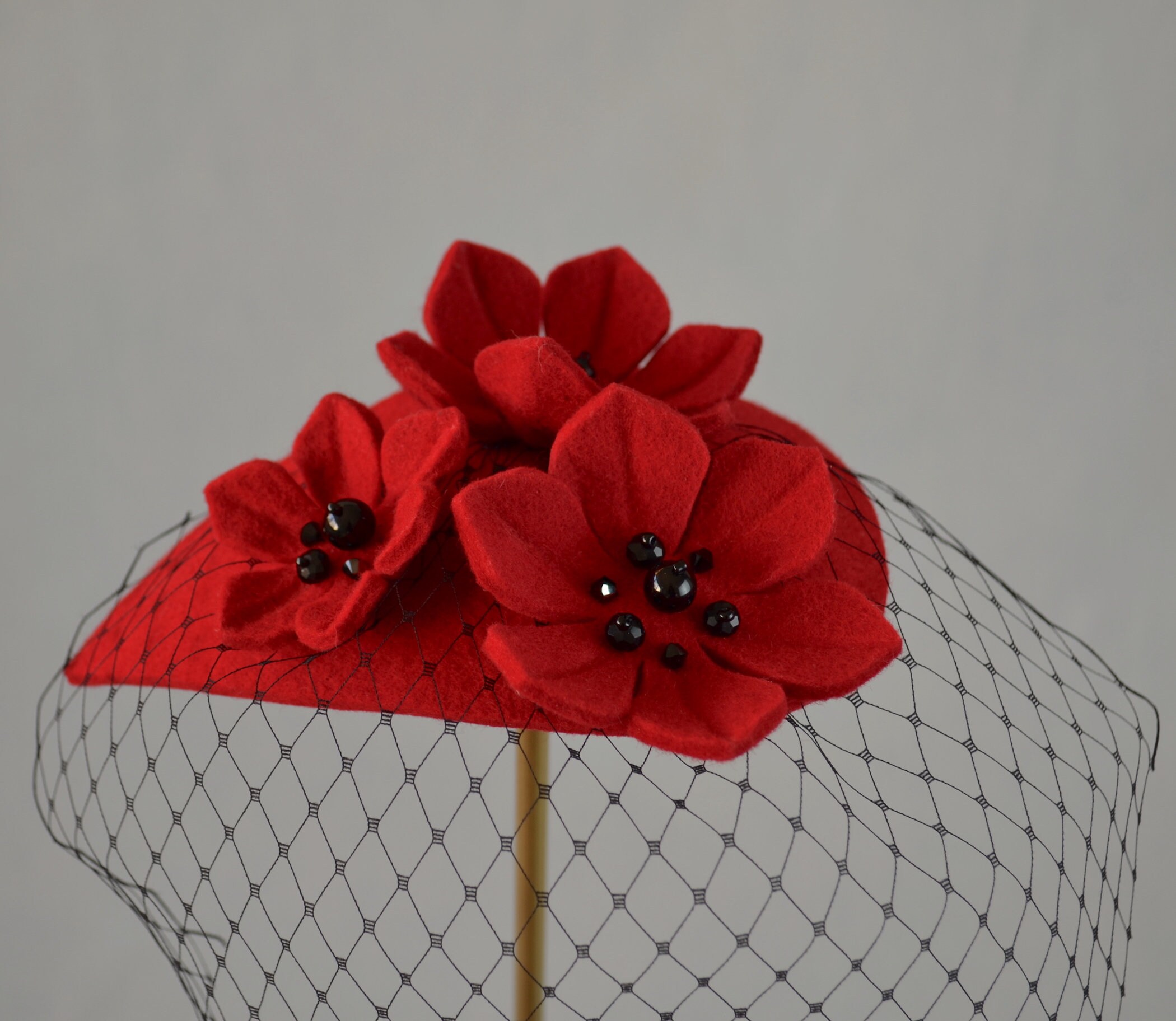 Red Felt Fascinator With Black Birdcage Veil - Red  display picture 1