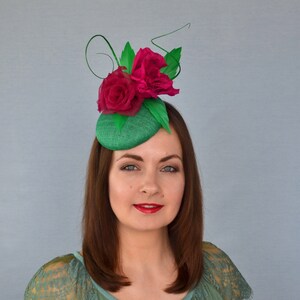 SIENA - Emerald Green Straw Pillbox Hat with Pink Silk Flowers - Green Fascinator - Green Pillbox Hat - Green Cocktail Hat - Green Hat