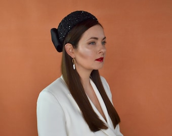 Filippa – Black Tweed Pillbox Hat with Silk Bow - Black Pillbox Hat - Black Cocktail Hat - Black Fascinator - Black Occasion Hat