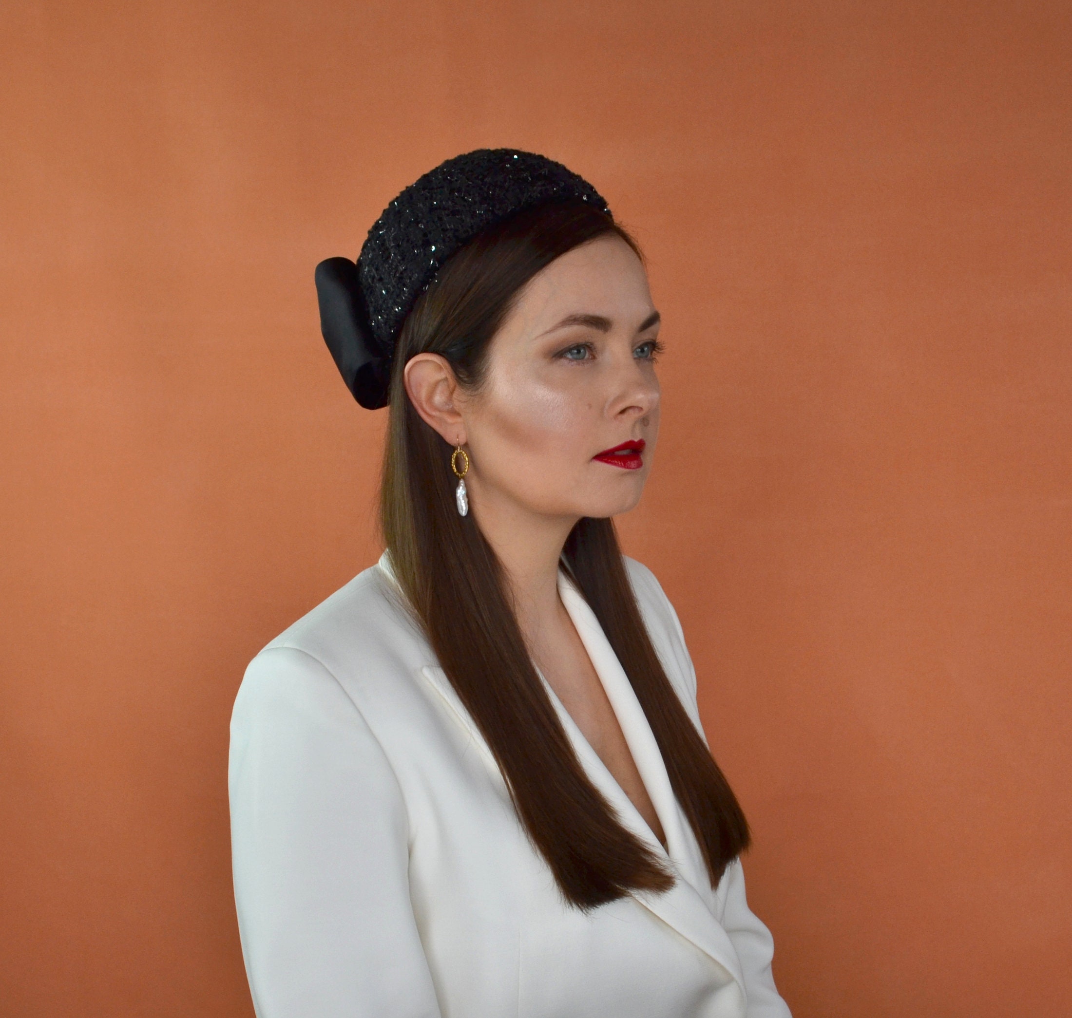 Filippa – Black Tweed Pillbox Hat With Silk Bow - Black Pillbox