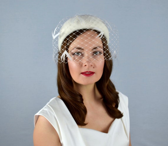 Ivory Bridal Felt Headband With Feathers and Birdcage Veil  display picture 2