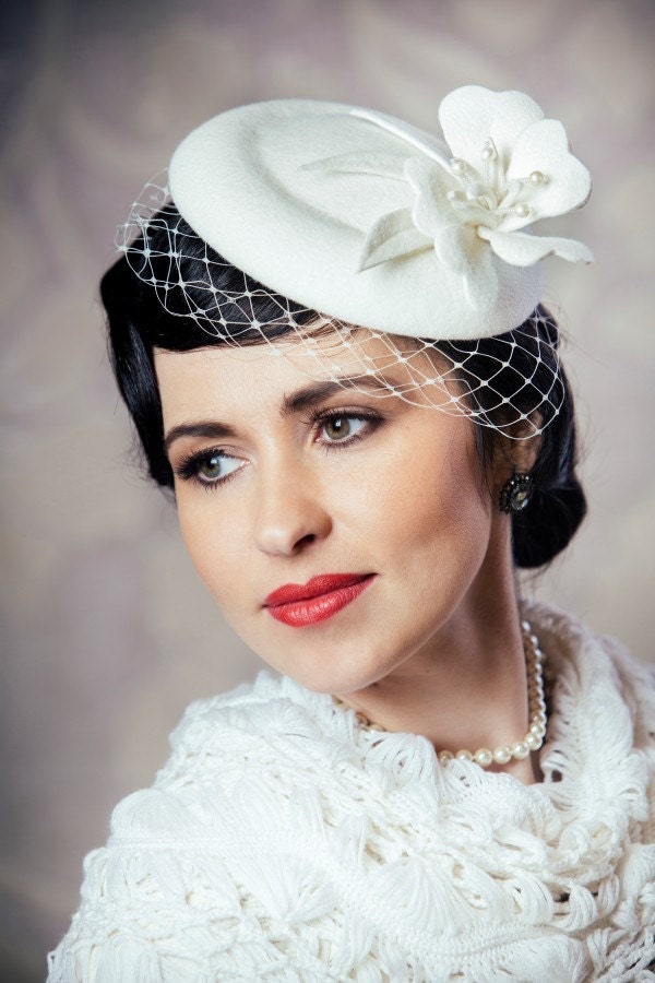 Elegant Bridal Pillbox Hat With Birdcage Veil - 50s Wedding  display picture 3