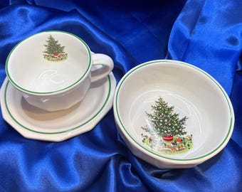 Set natalizio vintage Pfaltzgraff Heritage da 18 pezzi con 6 tazze, piattini e ciotole.
