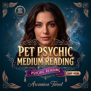 Puede incluir: Un gráfico digital con una persona de cabello oscuro sobre un fondo azul oscuro con humo arremolinado. El texto dice: 100% REAL PSYCHIC, PET PSYCHIC MEDIUM READING, PSYCHIC READING, SAME HOUR y Arcanica Tarot, enmarcado por alas doradas.